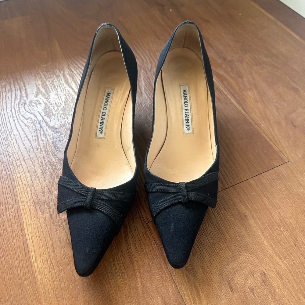Manolo Blahnik kitten heel